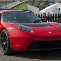 Akkumulátorgyárba fektetne a Tesla